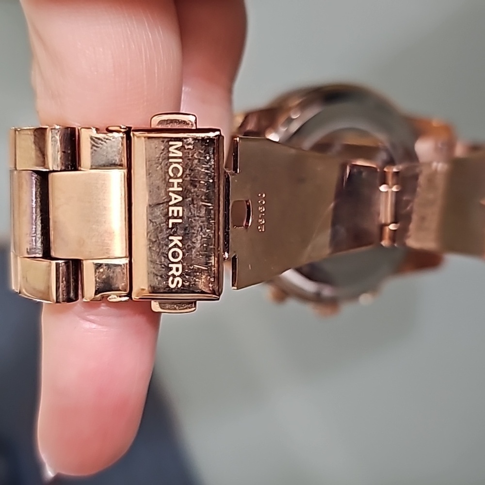Michael Kors Rose Gold 10atm Watch - Picture 4 of 7